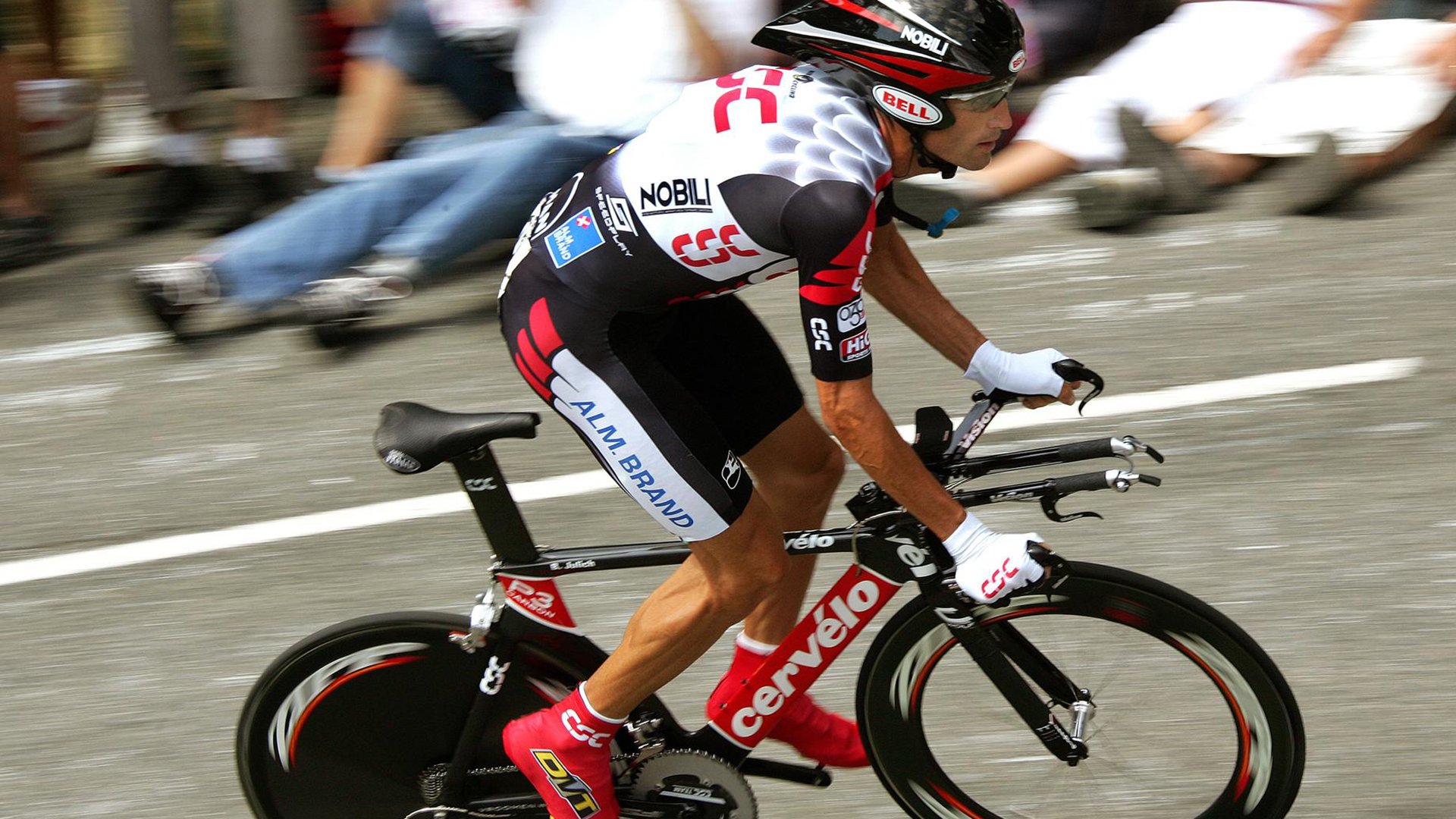 “帐篷区清晨拉伸公开课” 短短十五分钟已大汗淋漓